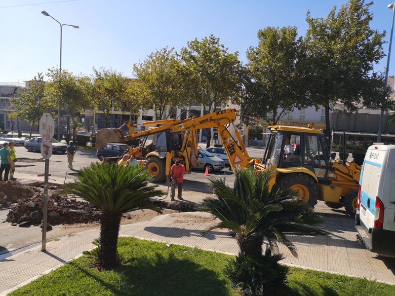 Ζημιά σε μεγάλο αγωγό της ΕΥΔΑΠ στη Λ. Αθηνών 2 Ζημιά σε μεγάλο αγωγό της ΕΥΔΑΠ στη Λ. Αθηνών 1