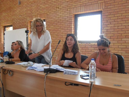 "Τροχιοδεικτικές" πολιτικές βολές στην πρώτη συνεδρίαση του Δημοτικού Συμβουλίου Χαϊδαρίου 18 "Τροχιοδεικτικές" πολιτικές βολές στην πρώτη συνεδρίαση του Δημοτικού Συμβουλίου Χαϊδαρίου 17