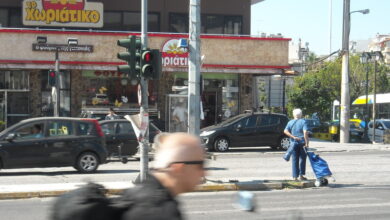 Άμεση παρέμβαση - Κίνδυνος για τους πεζούς στη Λ. Αθηνών 18