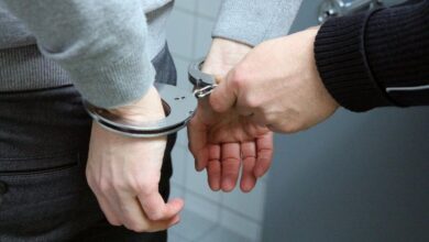 Χειροπέδες σε αλλοδαπό που κατηγορείται για αποπλάνηση ανηλίκου 57