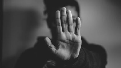 «Σπάσε τη σιωπή, κάνε καταγγελία» - Υπηρεσία για την ενδοοικογενειακή βία στο ΑΤ Χαϊδαρίου 15
