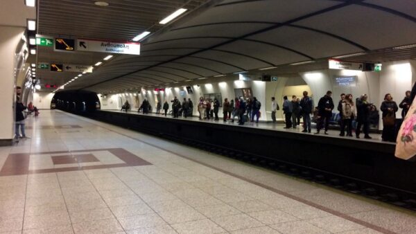 Σε νέα εποχή οι μετακινήσεις στα ΜΜΜ με χρήση τραπεζικών καρτών και smartphones 3 μετακινήσεις