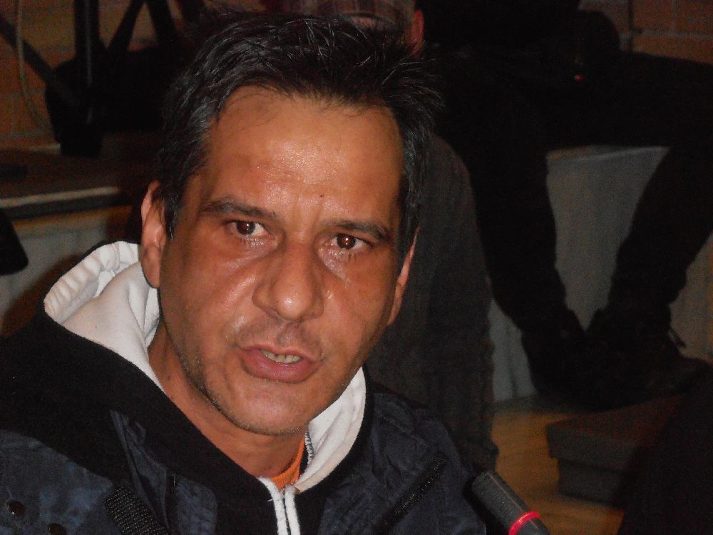 "Είναι η κοινωνική επανένταξη, ηλίθιε" 4 "Είναι η κοινωνική επανένταξη, ηλίθιε" 3
