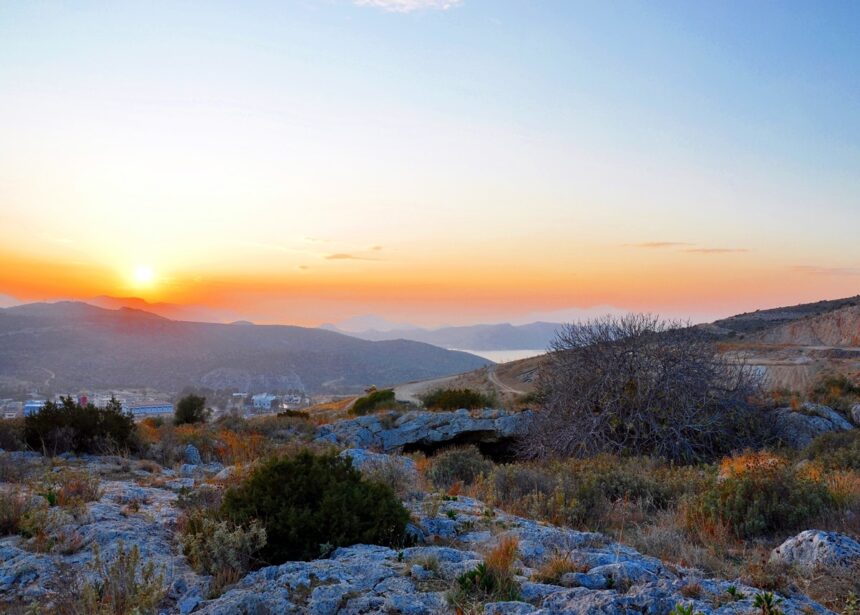 Τα 45 σπήλαια στο Ποικίλο και το όρος Αιγάλεω - Περιγραφές και φωτογραφίες 1