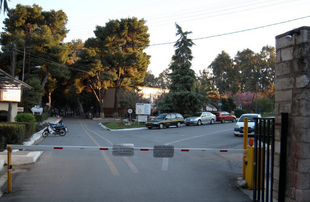 Εξοπλίζεται το Νοσοκομείο Αγία Βαρβάρα - Έτοιμο να ανοίξει για νοσούντες από τον κορωνοϊό 13