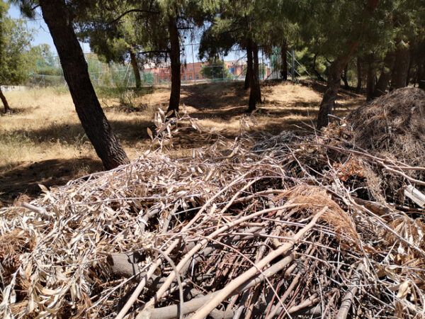 Επικίνδυνη "πυριτιδαποθήκη" δίπλα στο Νοσοκομείο Αττικόν 2 Επικίνδυνη "πυριτιδαποθήκη" δίπλα στο Νοσοκομείο Αττικόν 1