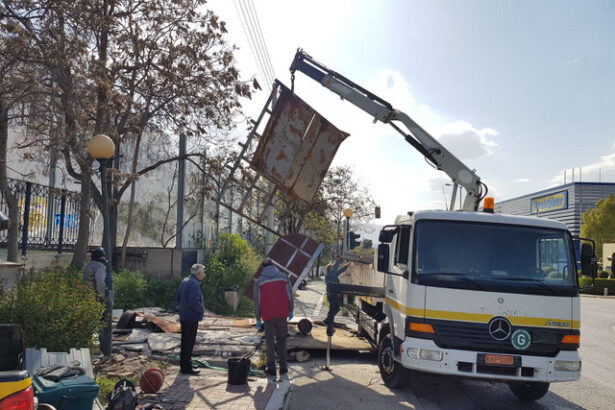 Ξηλώθηκαν οι κλειστές καντίνες από τα πεζοδρόμια 3