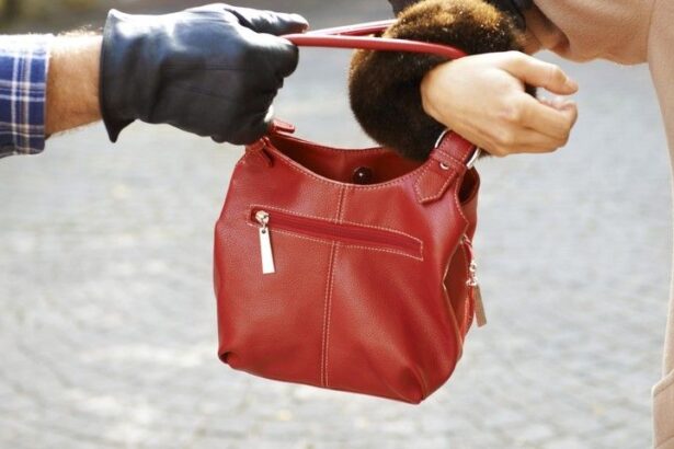 Χαϊδάρι: Πολίτης καταδίωξε τσαντάκια, που είχε πετάξει ηλικιωμένη στο έδαφος! 27