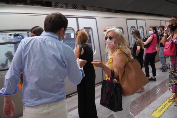 Επίσκεψη του Βαγγέλη Ντηνιακού στον Σταθμό Αγία Μαρίνα 2 Επίσκεψη του Βαγγέλη Ντηνιακού στον Σταθμό Αγία Μαρίνα 1