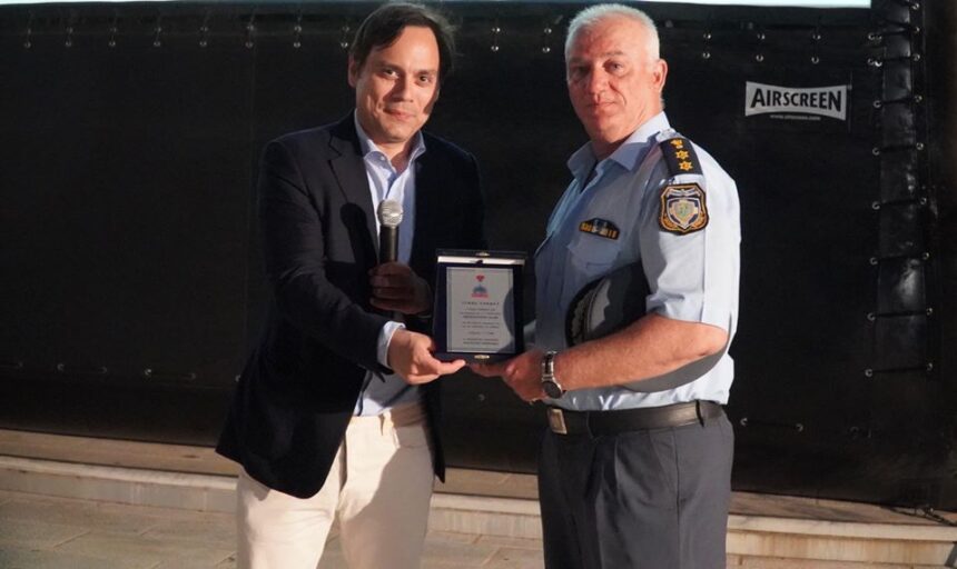 Ο Δήμος τίμησε τον διοικητή του ΑΤ Χαϊδαρίου, Κωνσταντίνο Παχή 1