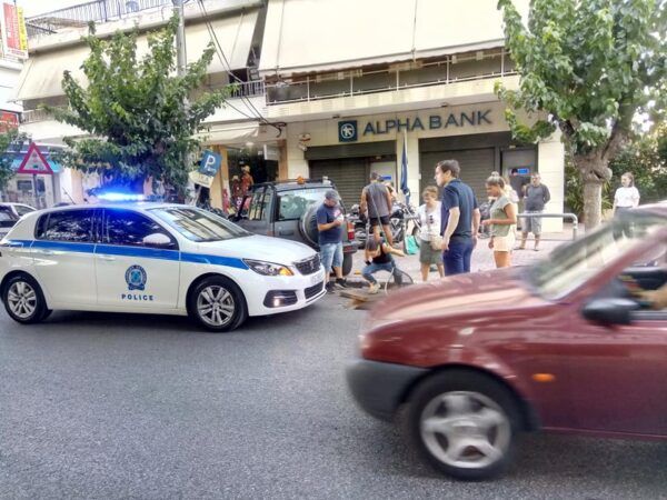 Το γατάκι εκλιπαρούσε από τα βάθη υπονόμου της Καραϊσκάκη 3