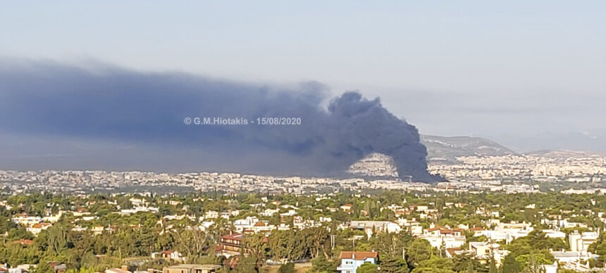Τοξικός καπνός από τη φωτιά στο εργοστάσιο ανακύκλωσης πλαστικών 1