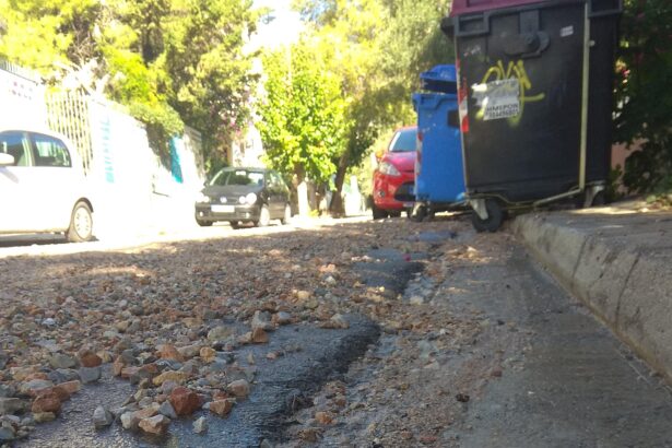 "Πασαλείμματα" μετά τα έργα - Παρατημένα χώματα - Φραγμένα φρεάτια 11