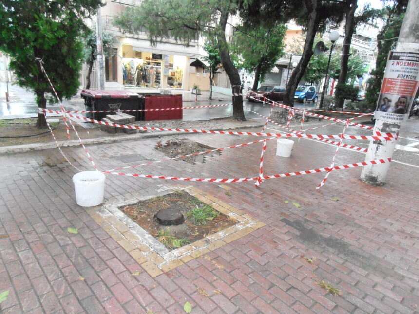 Πλημμύρισε ο πεζόδρομος - Όχι από τη βροχή 2 Πλημμύρισε ο πεζόδρομος - Όχι από τη βροχή 1