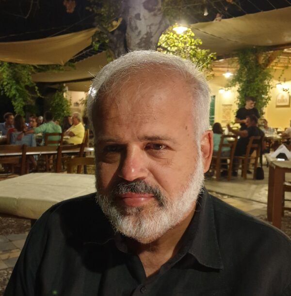 Το βιβλίο, η φραπεδιά και η οθόνη! Έρχεται το τέλος της κλασσικής ανάγνωσης; 4 Το βιβλίο, η φραπεδιά και η οθόνη! Έρχεται το τέλος της κλασσικής ανάγνωσης; 3