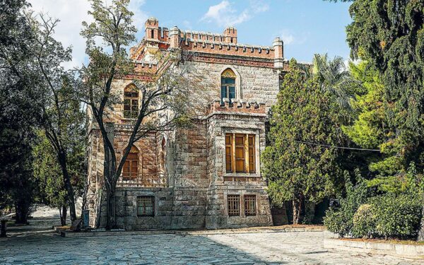 Παλατάκι: Ξεκίνησε η μεγάλη παρέμβαση στον Πύργο και τα άλλα κτήρια 2 Παλατάκι: Ξεκίνησε η μεγάλη παρέμβαση στον Πύργο και τα άλλα κτήρια 1