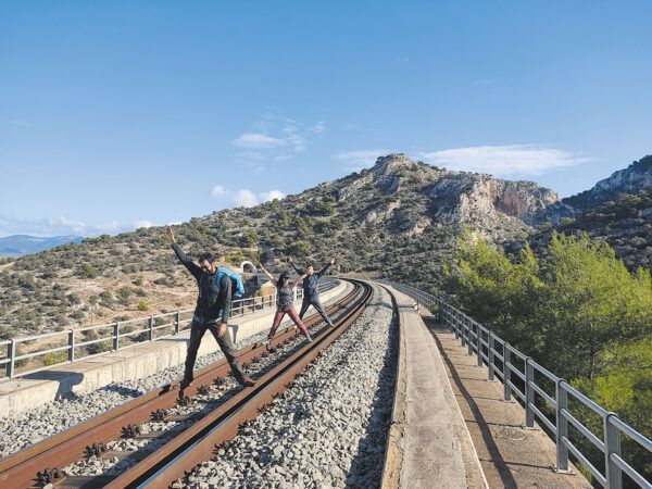 Καθημερινή: "Εξερευνούμε το άγνωστο Ποικίλον Όρος" 8 Καθημερινή: "Εξερευνούμε το άγνωστο Ποικίλον Όρος" 7