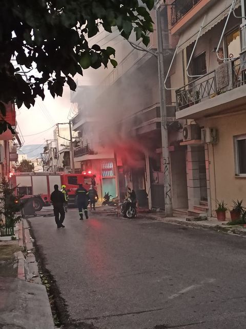 Κάηκε ολοσχερώς φανοποιείο μαζί με αυτοκίνητα 5