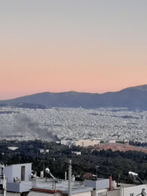 Κάηκε ολοσχερώς φανοποιείο μαζί με αυτοκίνητα 3