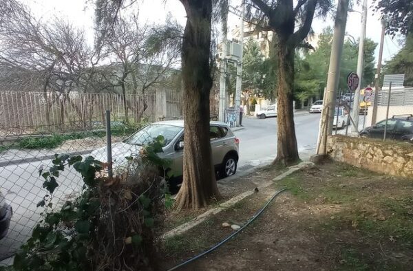 Σε ποιον ανήκει η παρατημένη πλατεία; - Να αναλάβει την ευθύνη του! 1