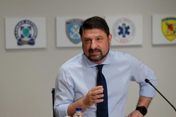 Σε σκληρή καραντίνα η χώρα - Οι αλλαγές στις μετακινήσεις 2, 4 και 6 7