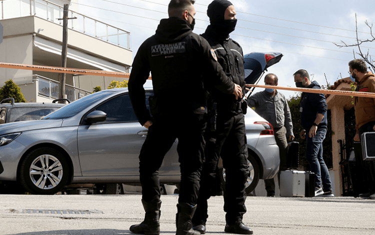 Γερμανικά ΜΜΕ: "Γιατί έπρεπε να πεθάνει ο Γιώργος Καραϊβάζ;" 2 Γερμανικά ΜΜΕ: "Γιατί έπρεπε να πεθάνει ο Γιώργος Καραϊβάζ;" 1