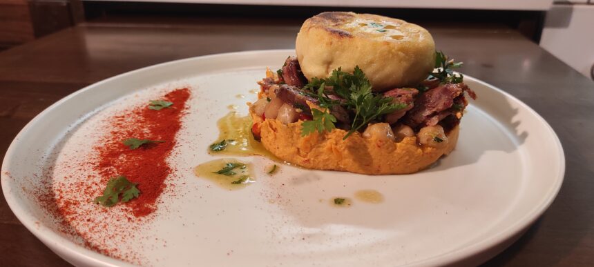 Ζεστή σαλάτα με ρεβίθια, 10 εκλεκτά υλικά και... αγάπη για καλό φαγητό 1