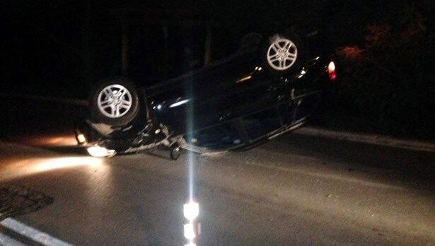 Τούμπαρε αυτοκίνητο στο Σχιστό, τραυματίες δύο νέοι 23