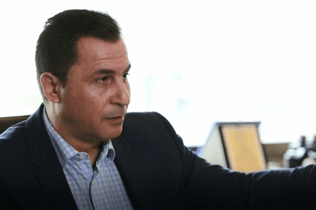 Ο Πάρις Κουρτζίδης εκπρόσωπος του κόμματος του Γιώργου Τράγκα 3
