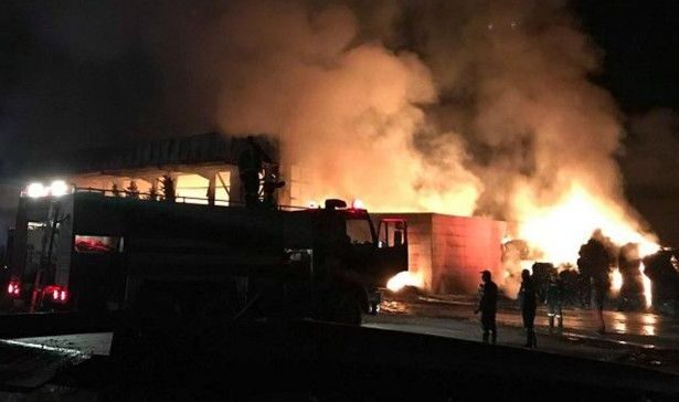 Νυχτερινή ανησυχία από μυρωδιά καπνού - Πυρκαγιά σε εργοστάσιο ανακύκλωσης 25