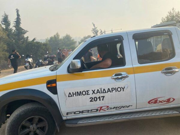 Στη φωτιά της Φυλής η υδροφόρα του Δήμου - Ολονύκτια επιφυλακή σήμερα στο Χαϊδάρι 4 Στη φωτιά της Φυλής η υδροφόρα του Δήμου - Ολονύκτια επιφυλακή σήμερα στο Χαϊδάρι 3