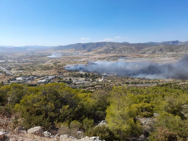 Μαίνεται η φωτιά στο Ποικίλο Ορος πίσω από την Πετρούπολη - Αιτία ένα καντήλι 7