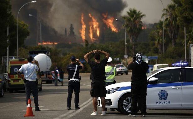 Απειλείται άμεσα το κτήμα του Τατοΐου - Εντός της Βαρυμπόμπης η φωτιά 27