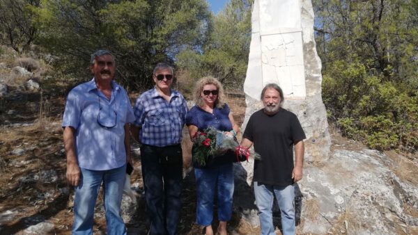 Κατάθεση λουλουδιών στον τόπο εκτέλεσης του Νίκου Πλουμπίδη (φωτο) 3