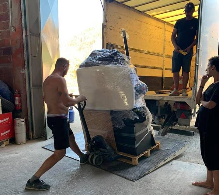 Η ανθρωπιά σαρώνει τις στάχτες από τις ψυχές των ανθρώπων 1