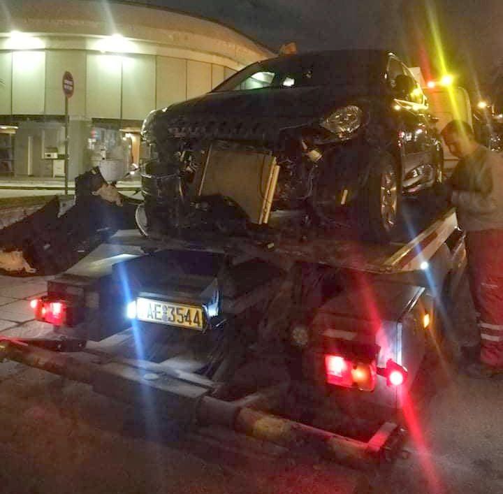 Σύγκρουση λεωφορείου με ΙΧ χτές το βράδυ 2 Σύγκρουση λεωφορείου με ΙΧ χτές το βράδυ 1