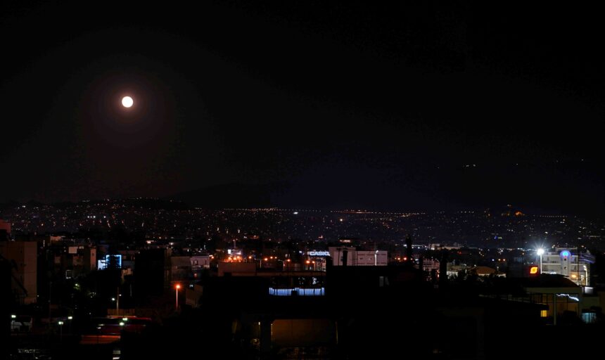 Η πόλη λουσμένη στο φεγγαρόφωτο - Πανοραμικές φωτογραφίες 1