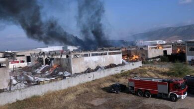 Η φωτιά έκαψε κι άλλα εργοστάσια στον Ασπρόπυργο - Μήνυμα στο 112 για τοξικούς ρύπους ζήτησε η Πυροσβεστική 7
