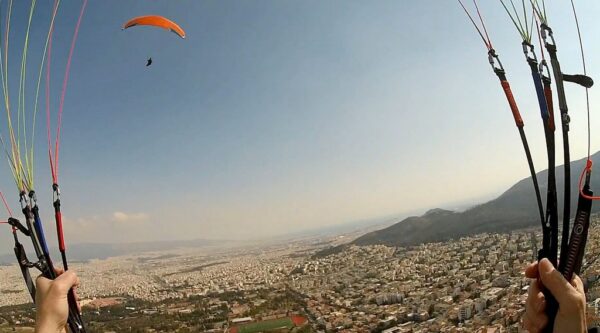 Το τέλειο σημείο για μια πίστα αλεξίπτωτου πλαγιάς στην Αθήνα - Εντυπωσιακό βίντεο 4 Το τέλειο σημείο για μια πίστα αλεξίπτωτου πλαγιάς στην Αθήνα - Εντυπωσιακό βίντεο 3