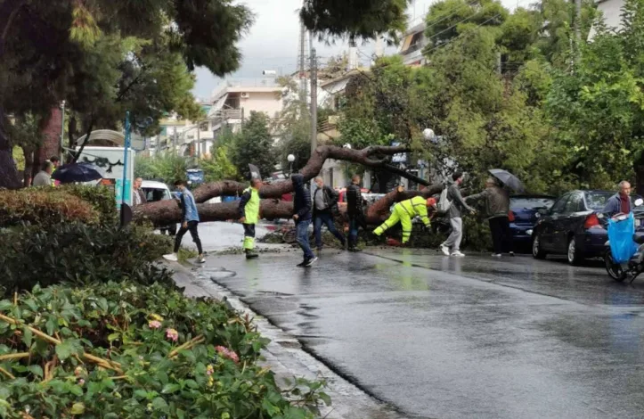 Πυρετώδεις εργασίες για να ανοίξει η Καραϊσκάκη 2 Πυρετώδεις εργασίες για να ανοίξει η Καραϊσκάκη 1