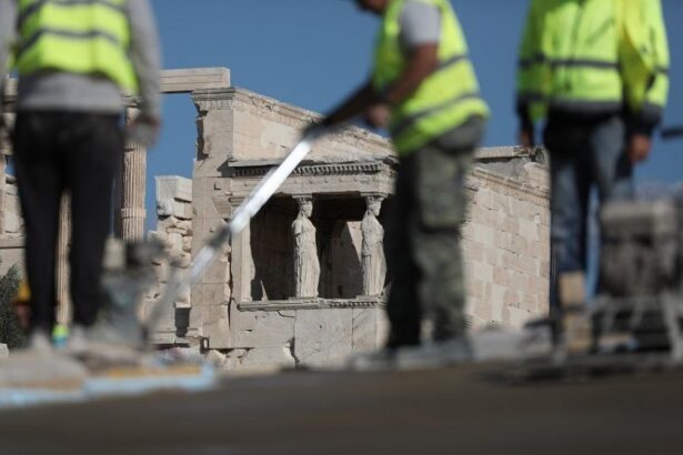Ξύλο αντί για μπετόν στην Ακρόπολη 27