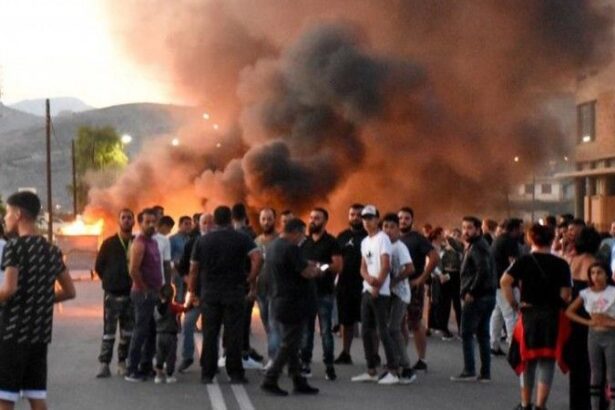 Κλειστή η Αττική οδός από κινητοποιήσεις Ρομά - 10 ερωτήματα από την Ελλάν Πασσέ για τους πυροβολισμούς 27