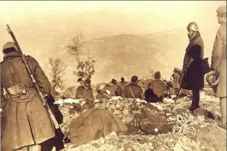 Μάχη της Γκραμπάλας: Η πιο κρίσιμη και αμφίρροπη σύγκρουση του '40 - Εκεί τσακίστηκε η εισβολή των φασιστών 30 Μάχη της Γκραμπάλας: Η πιο κρίσιμη και αμφίρροπη σύγκρουση του '40 - Εκεί τσακίστηκε η εισβολή των φασιστών 29