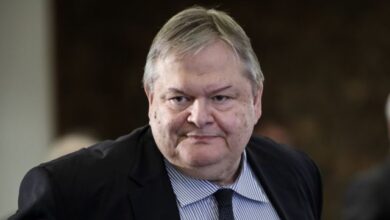 Ο Ε. Βενιζέλος αποδομεί τη γνωμοδότηση Ντογιάκου για την ΑΔΑΕ και τις υποκλοπές 26