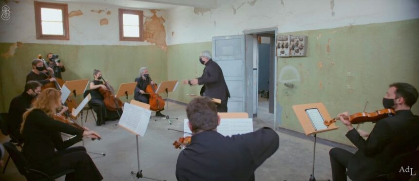 Μαγική συναυλία της Κρατικής Ορχήστρας σε θάλαμο του Μπλοκ 15 - Video 1