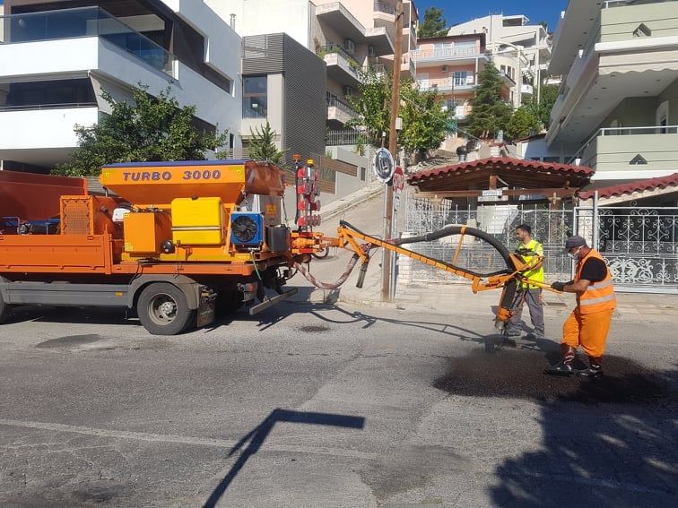 Τοπικές επιδιορθώσεις οδοστρωμάτων με μηχάνημα εκτόξευσης ασφάλτου 1