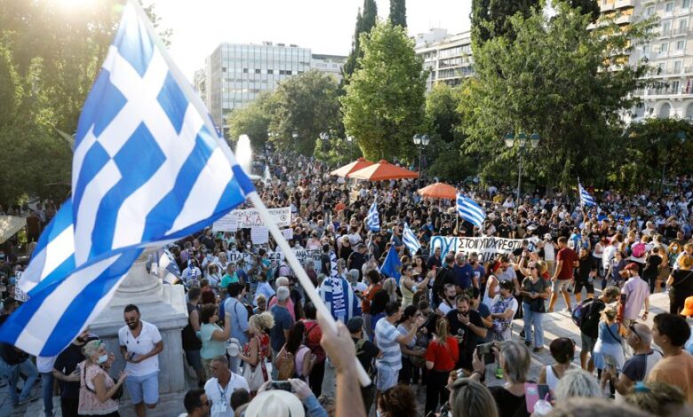 Πάτρα: Αναρχικοί εναντίον αντιεμβολιαστών - Και στη μέση... Πετράκος 2 Πάτρα: Αναρχικοί εναντίον αντιεμβολιαστών - Και στη μέση... Πετράκος 1