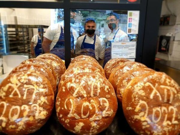 Ζαχαροπλαστείο Κοσμικόν: Κάθε καλό και κάθε γλυκό για το 2022! 1