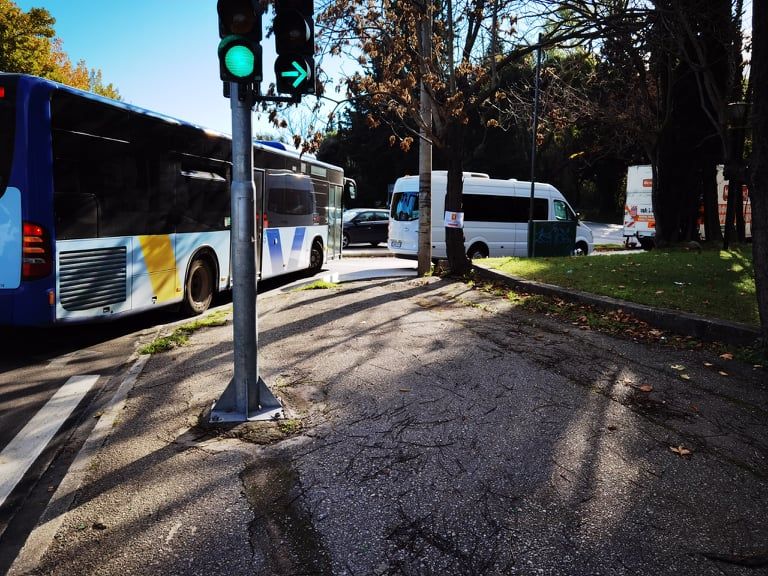 Κόμβος Ιεράς Οδού - Λεωφόρου Αθηνών: Απαράδεκτη κατάσταση! 2 Κόμβος Ιεράς Οδού - Λεωφόρου Αθηνών: Απαράδεκτη κατάσταση! 1