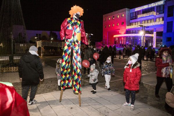 Φωταγωγήθηκε το Χριστουγεννιάτικο δέντρο της πόλης 13